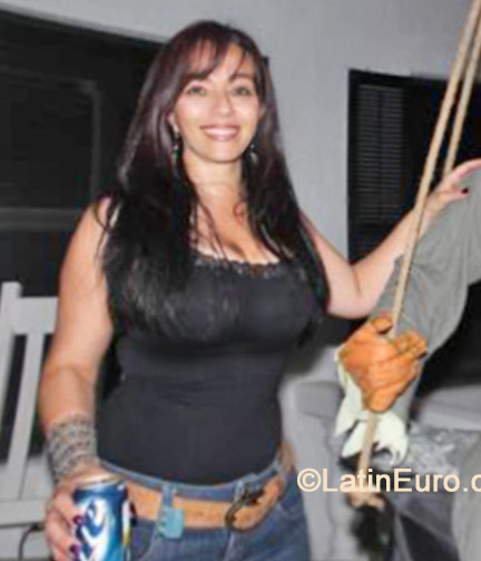 Date this young Colombia girl Maria from Cali CO15401