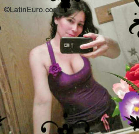 Date this attractive United States girl Bleny from FORT LAUDERDEL US15755