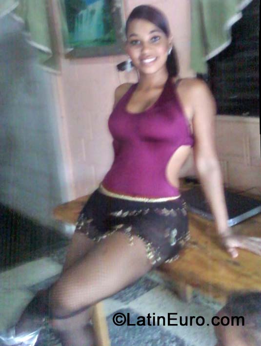 Date this beautiful Dominican Republic girl Estefany from Santo Domingo DO19526