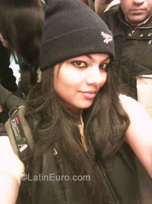 Date this beautiful India girl Priya from Pune IN257