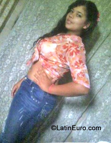 Date this gorgeous Dominican Republic girl Keisy from Santo Domingo DO19571