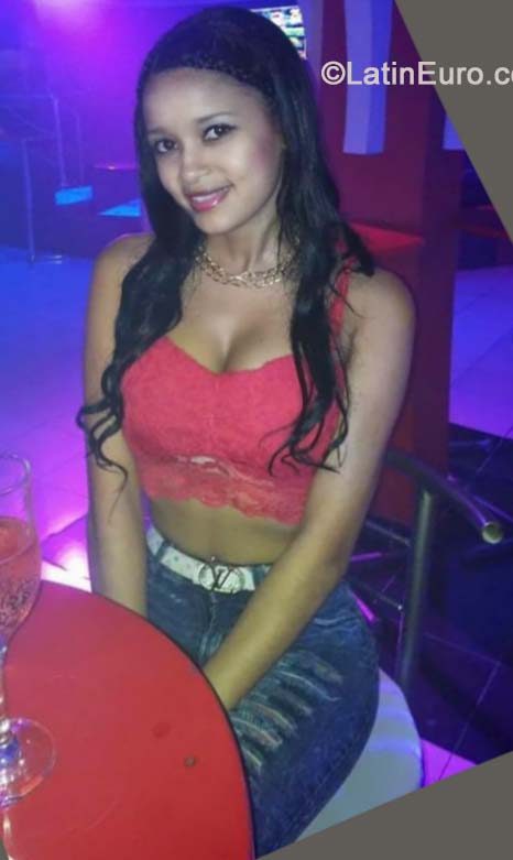 Date this voluptuous Dominican Republic girl Silvia from Santo Domingo DO19844