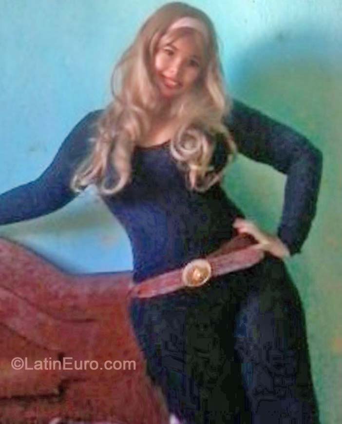 Date this nice looking Brazil girl Anna lorany from Sao Sebastiao Da Grama BR8928