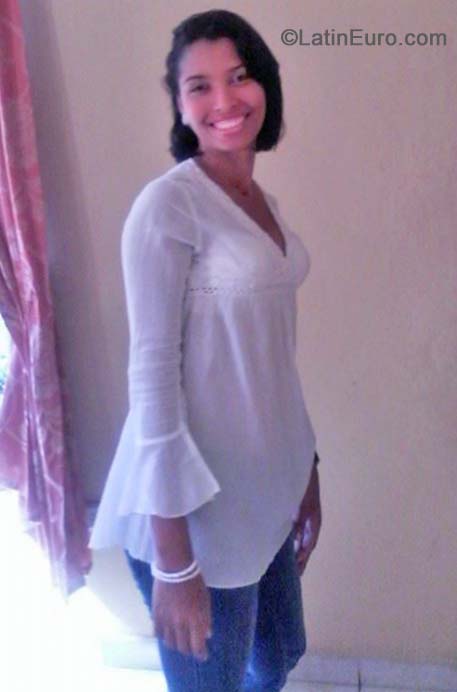 Date this hot Dominican Republic girl Laura from Santo Domingo DO21053