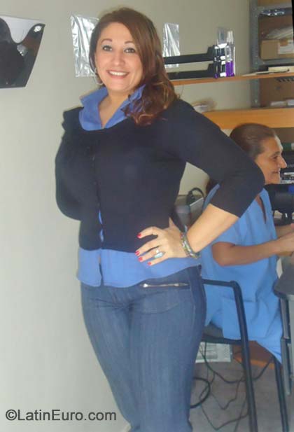 Date this happy Honduras girl Kenia from San Pedro Sula HN1156