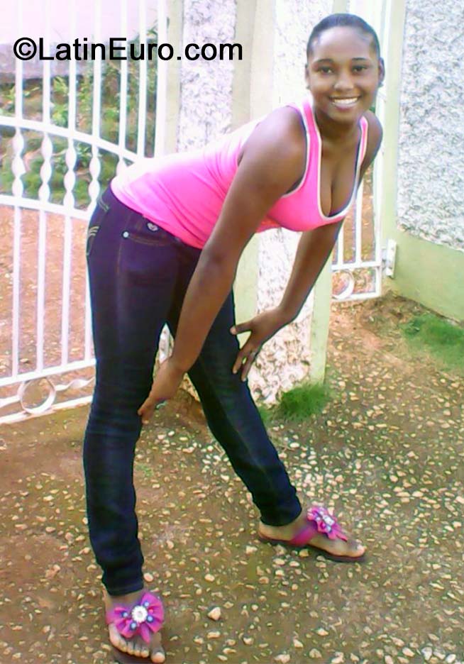 Date this stunning Jamaica girl Dana from Kingston JM2503