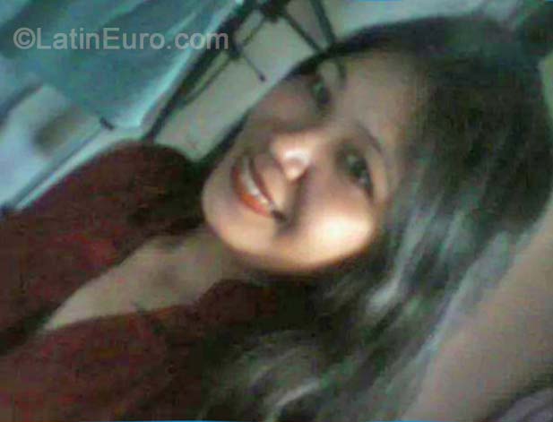 Date this foxy Philippines girl Monena from Manila PH667