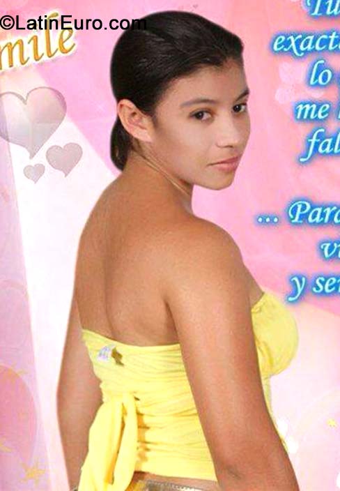 Date this young Colombia girl Yamile from Bogota CO15822