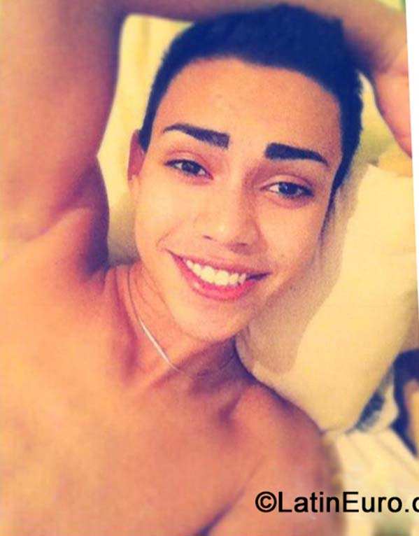 Date this nice looking Brazil man Mateus from Sao Paulo BR8946