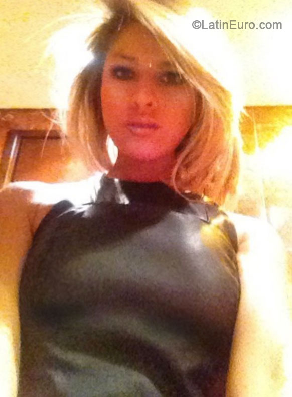 Date this voluptuous Colombia girl Carolina from Bogota CO17129