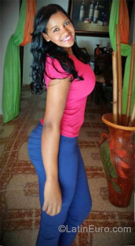 Date this delightful Dominican Republic girl Lesly from Santo Domingo DO19877