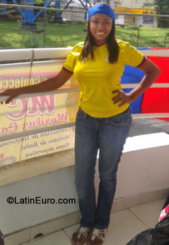 Date this sultry Colombia girl Mariluz from Buenaventura CO17067