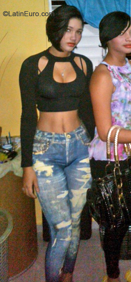 Date this foxy Dominican Republic girl Paola15 from San Pedro De Macoris DO19997