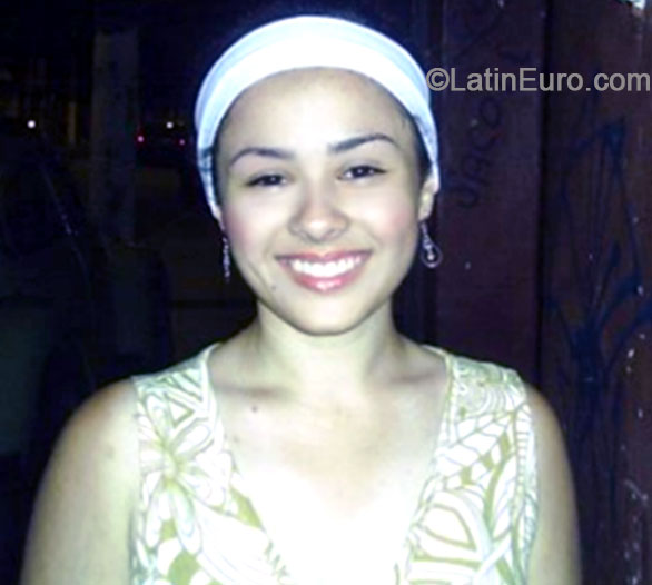 Date this nice looking Brazil girl Danielle from Rio De Janeiro BR9019