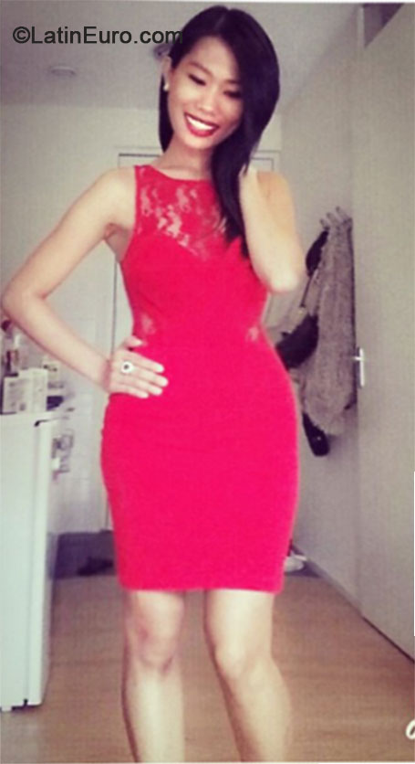 Date this cute Netherlands girl Moneria from Amsterdam NL252