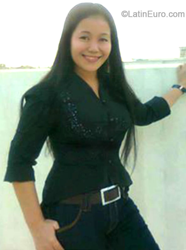Date this passionate Philippines girl Sheryle from Manila PH704
