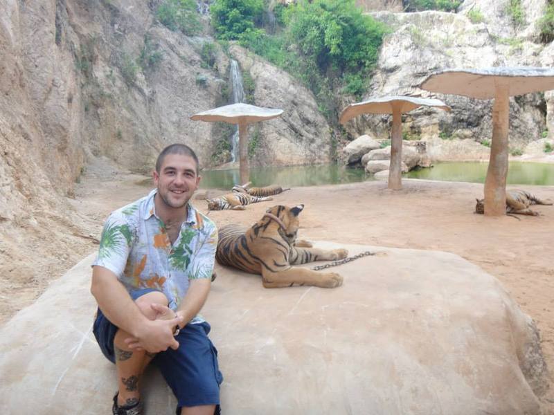 Date this foxy Brazil man Bestija from Salvador BR9064