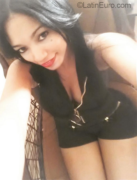 Date this georgeous Dominican Republic girl Greily from Santiago DO31309