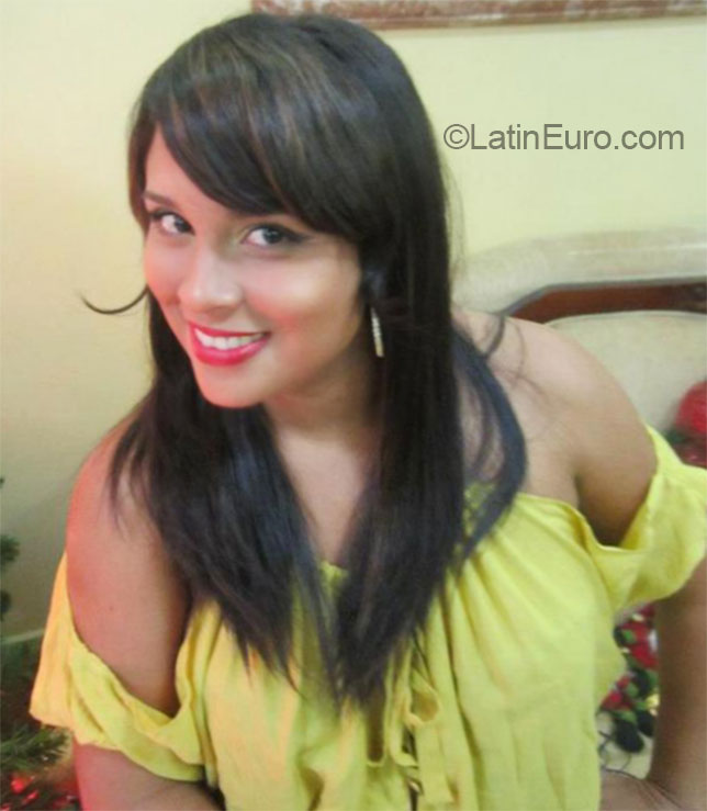 Date this exotic Colombia girl Jennifer from Cartagena CO16404