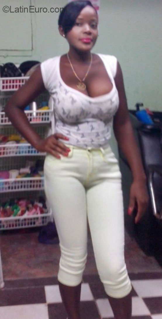 Date this delightful Dominican Republic girl Laura pelaez from Santo Domingo DO20138