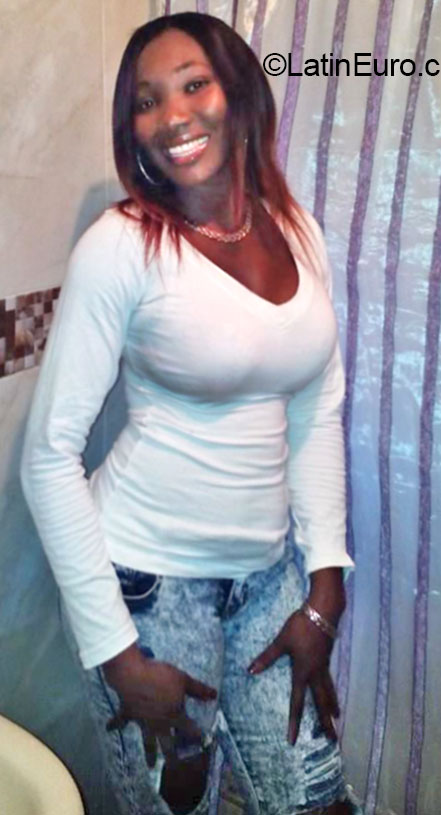 Date this voluptuous Jamaica girl Kadian from Kingston JM1871