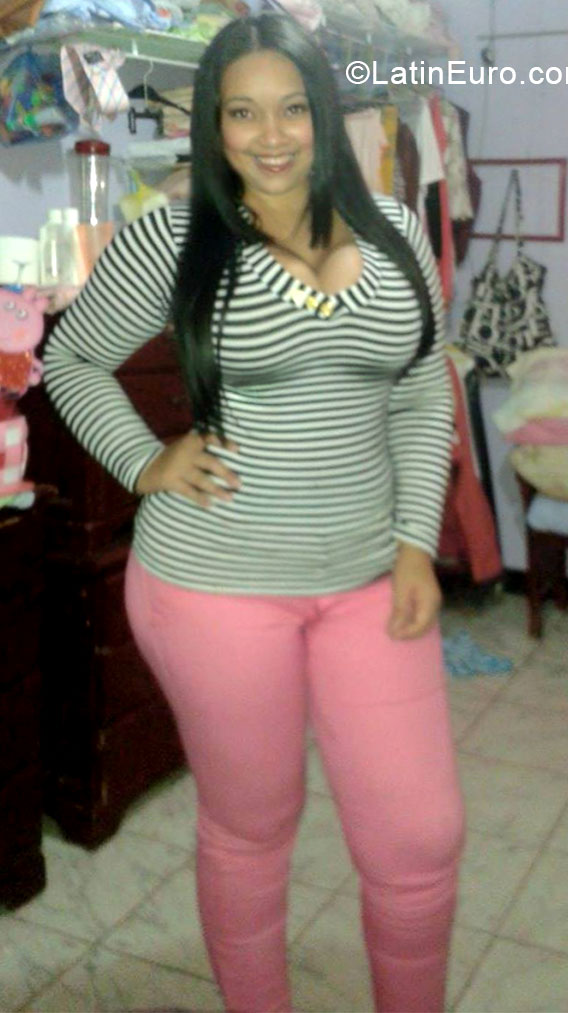 Date this attractive Venezuela girl Labella from Maracaibo VE331