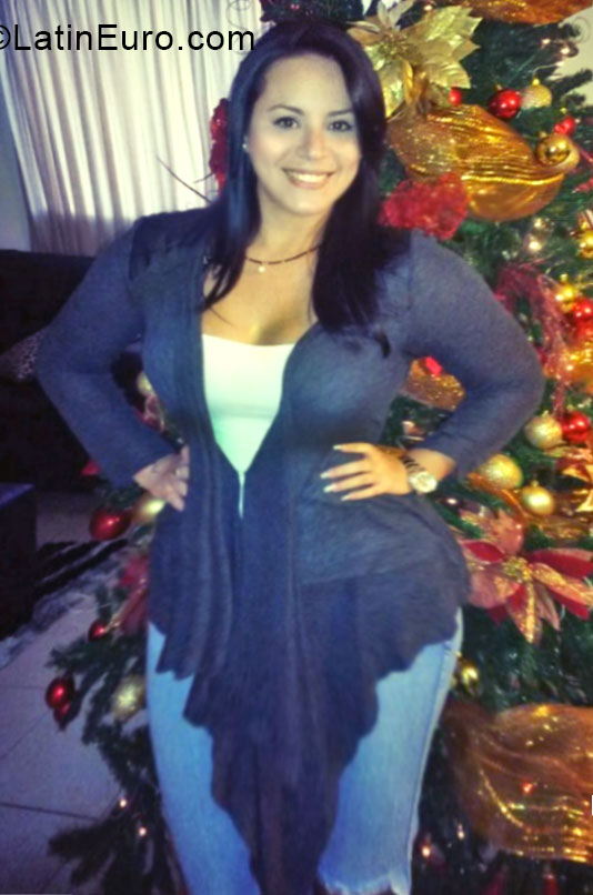 Date this happy Venezuela girl Nixa from Valencia VE334