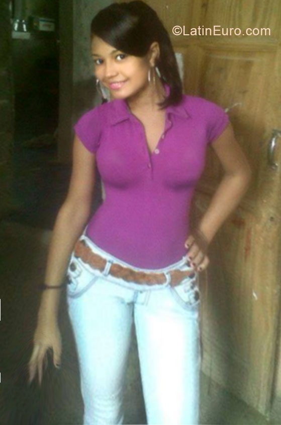 Date this delightful Dominican Republic girl Maris Cristina from Santo Domingo DO20652