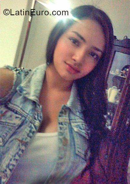 Date this hard body Colombia girl Eliza from Medellin CO16584
