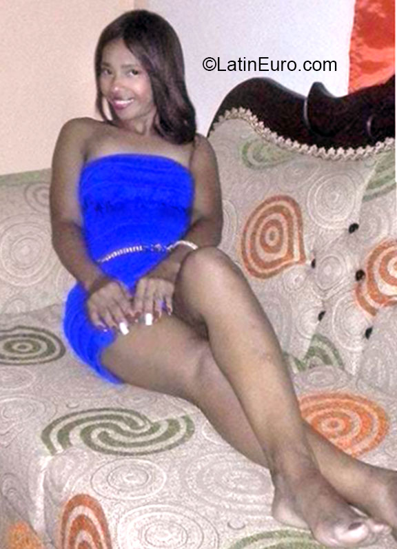 Date this pretty Dominican Republic girl Victoria from Santiago DO20684