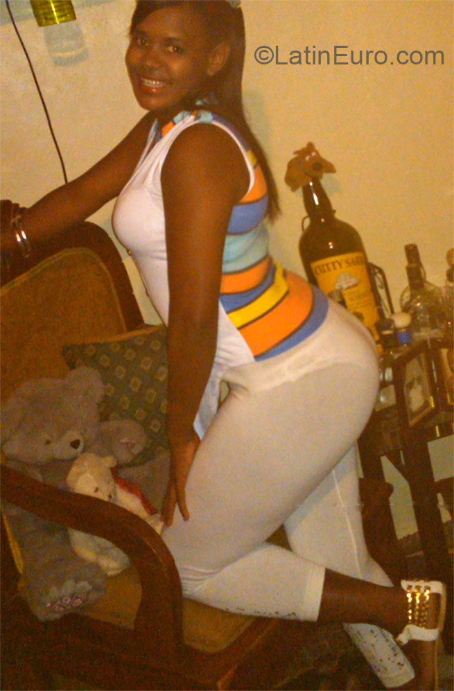 Date this gorgeous Dominican Republic girl Yeimy from Santo Domingo DO20705