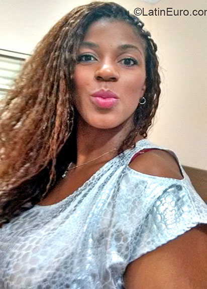 Date this foxy Brazil girl Luci from Mongagua BR9143