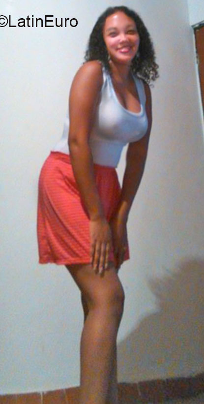 Date this happy Colombia girl Karen from Cali CO16609