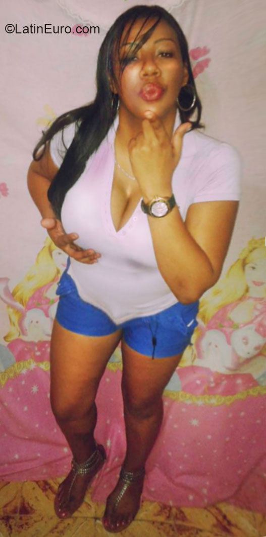 Date this voluptuous Dominican Republic girl Isabella from Santo Domingo DO20759