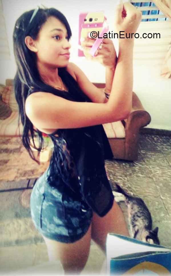 Date this attractive Dominican Republic girl Paredez from Santo Domingo DO20784