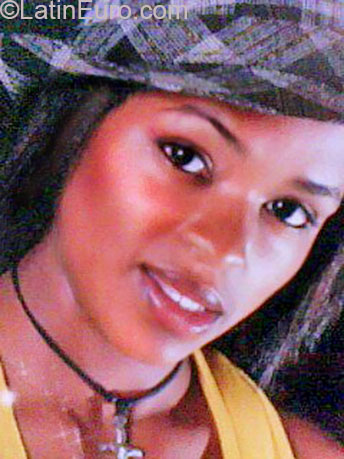 Date this young Colombia girl Yulisa from Medellin CO16648