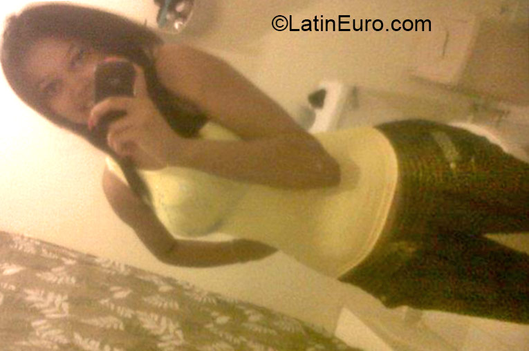 Date this beautiful Dominican Republic girl Maria Luisa from Santo Domingo DO21105