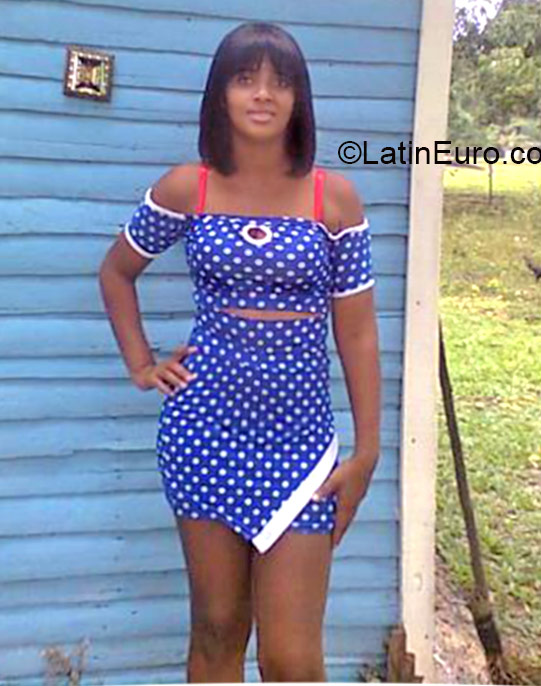 Date this attractive Dominican Republic girl Yanira from Santiago DO20829