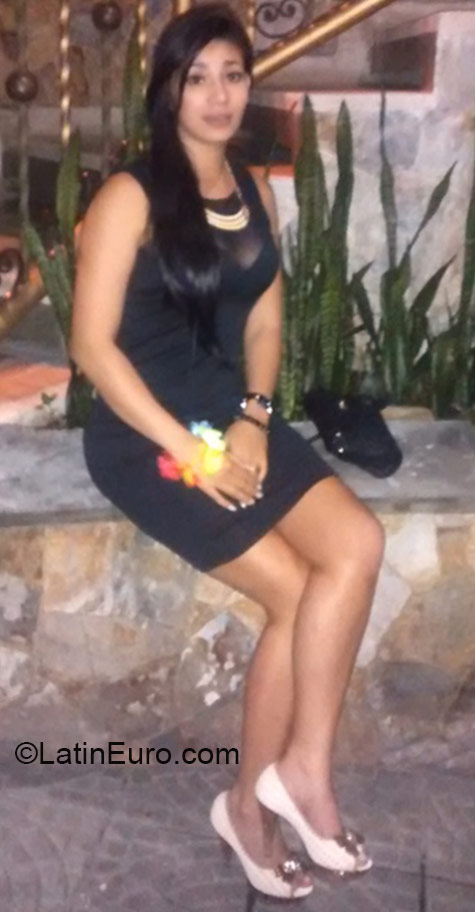 Date this nice looking Colombia girl Ana maria from Medellin CO17333