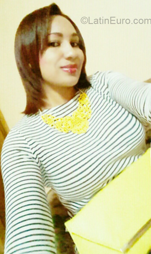 Date this charming Honduras girl Alina from La Ceiba HN1393