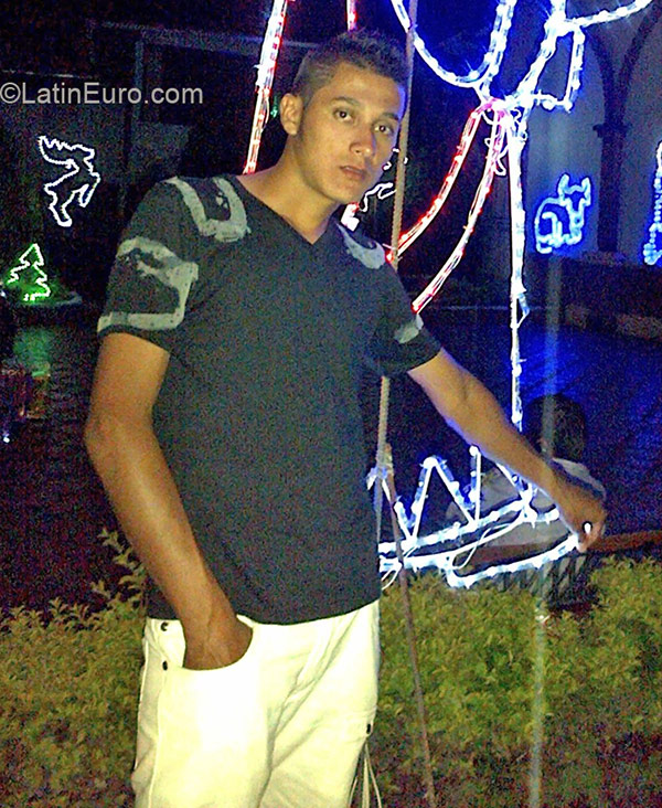 Date this young Colombia man Sergio from Bogota CO16713