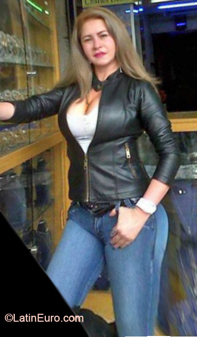 Date this georgeous Colombia girl Nancy from Bogota CO16717