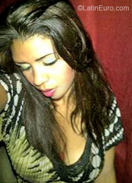 Date this hot Dominican Republic girl Amy from Santo Domingo DO20925