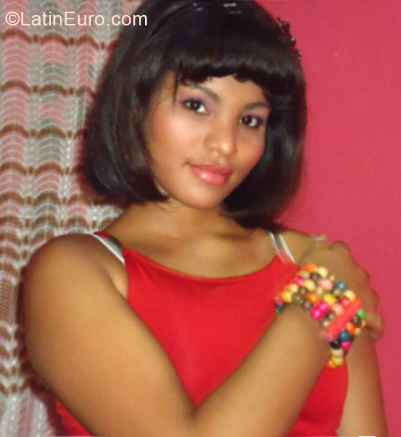 Date this stunning Colombia girl Denise from Cartagena CO16782