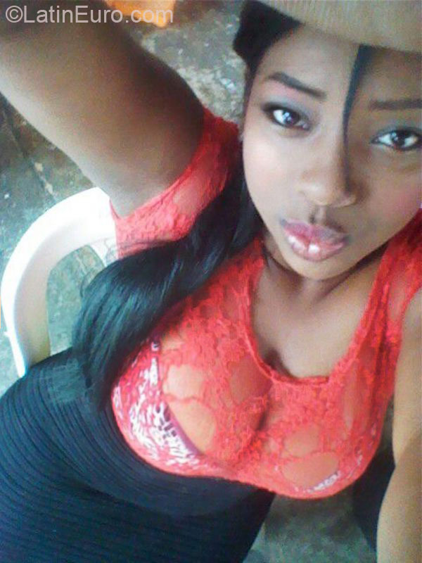 Date this lovely Dominican Republic girl Madheline from Santiago De Los Caballeros DO22394