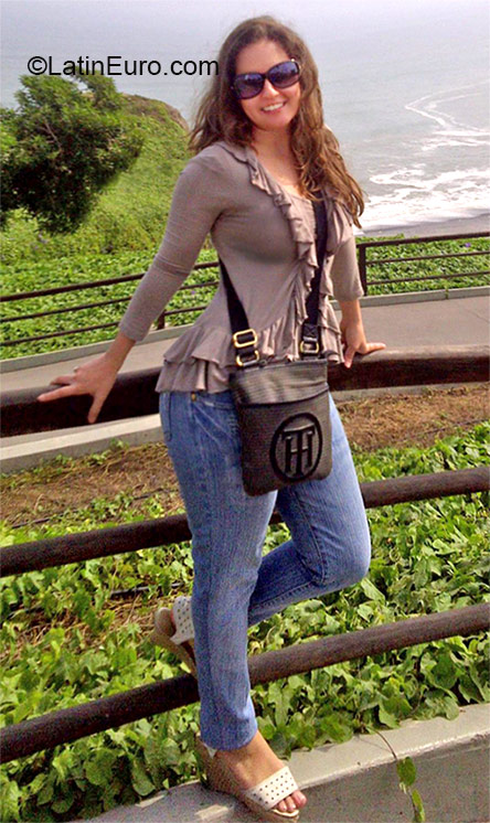 Date this funny Colombia girl Angela from Cali CO16817