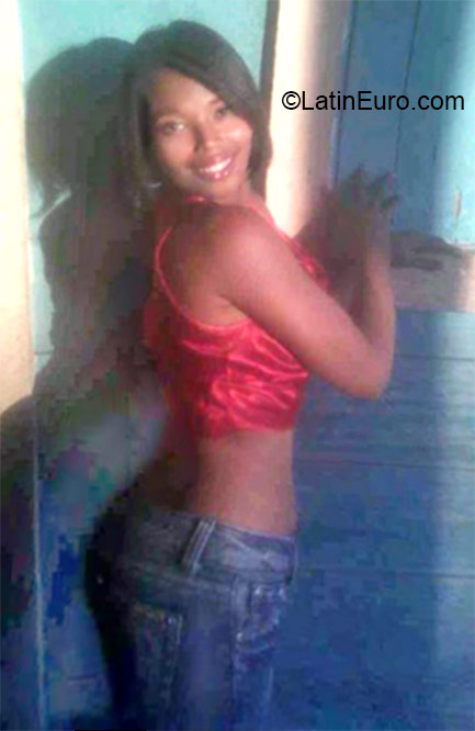 Date this delightful Dominican Republic girl Yuderkis from San Pedro De Macoris DO21123