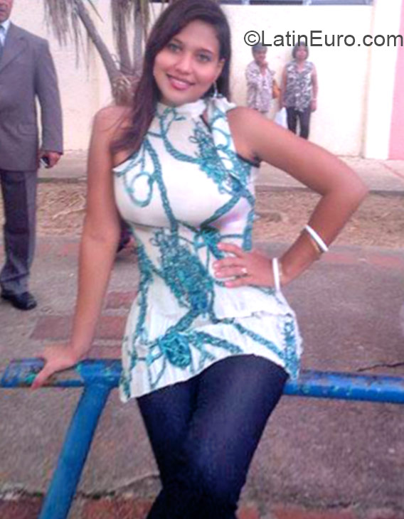 Date this voluptuous Venezuela girl Isa from Barinas VE388