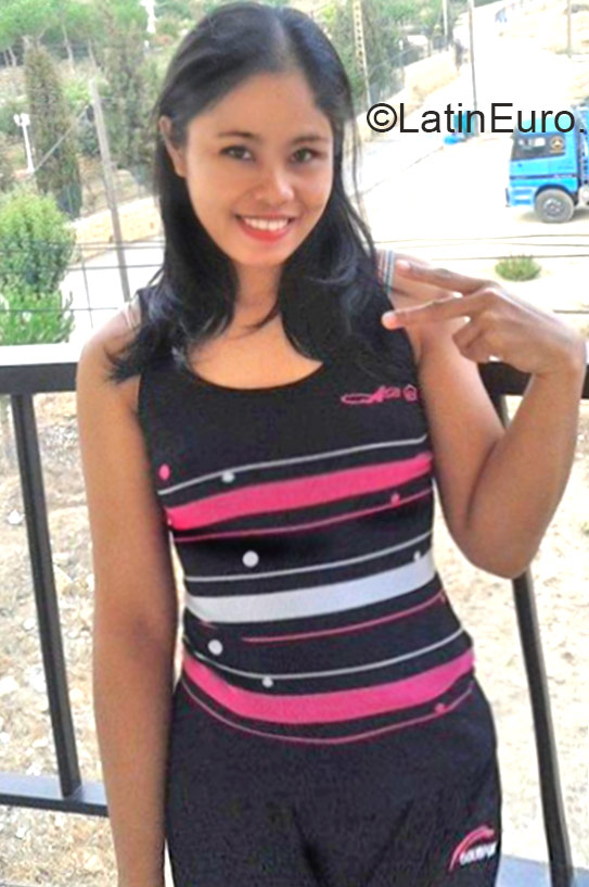 Date this voluptuous Saudi Arabia girl Cherry from Riyadh SA17