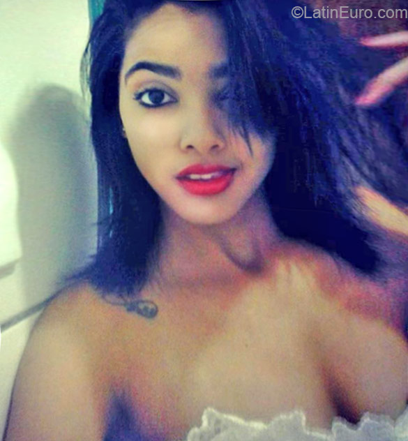 Date this pretty Brazil girl Milena from Senhor Do Bonfim BR9194